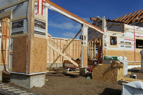 Yellowhead-Residence-Saskatoon-Canadian-Timberframes-Construction-Wall-Panels